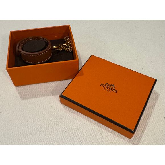 NEW 🔥HERMES Leather Glove Holder w/ Box
Made in France - Picture 1 of 9